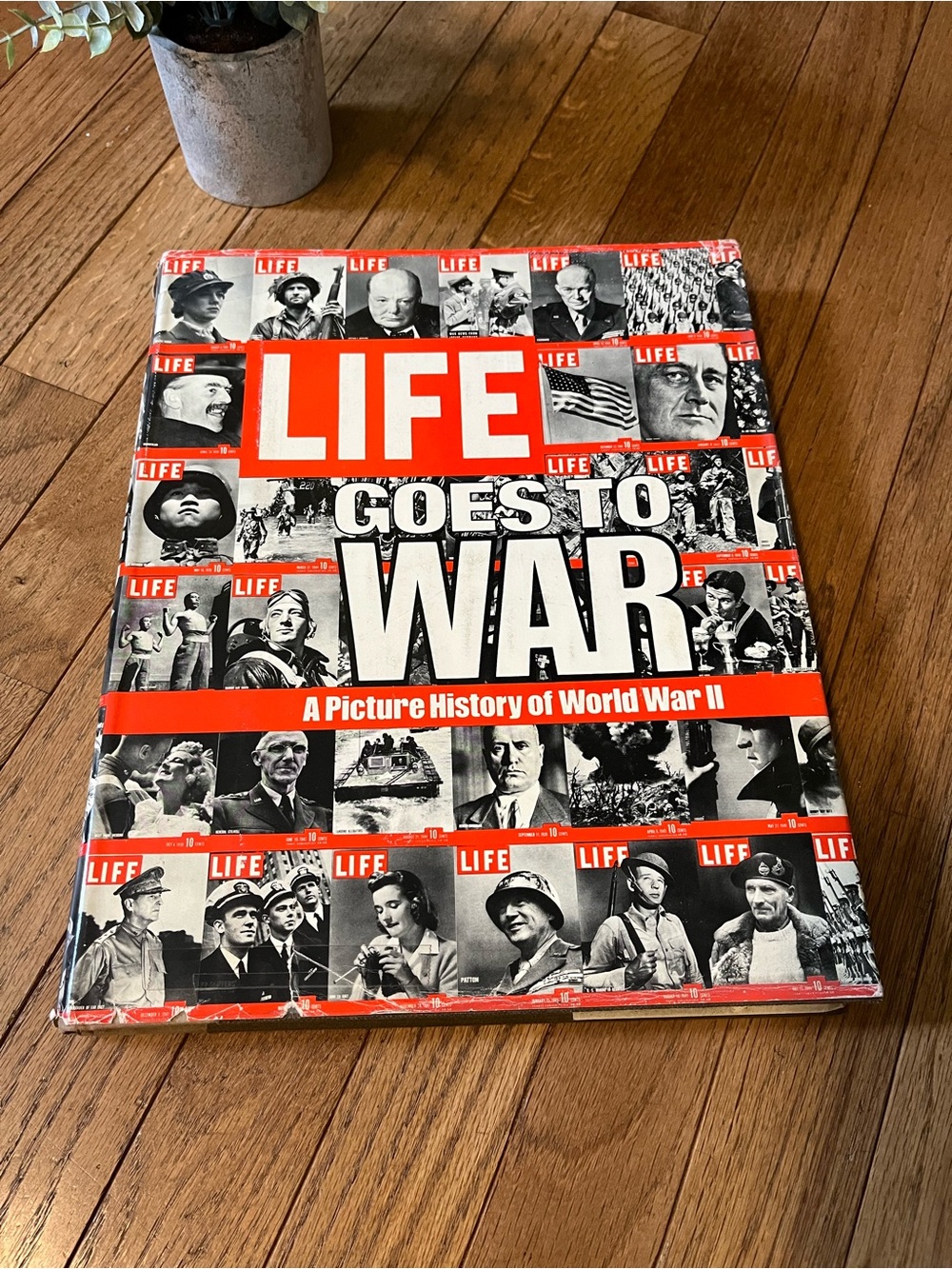 LIFE Goes to War: A Picture History of World War II